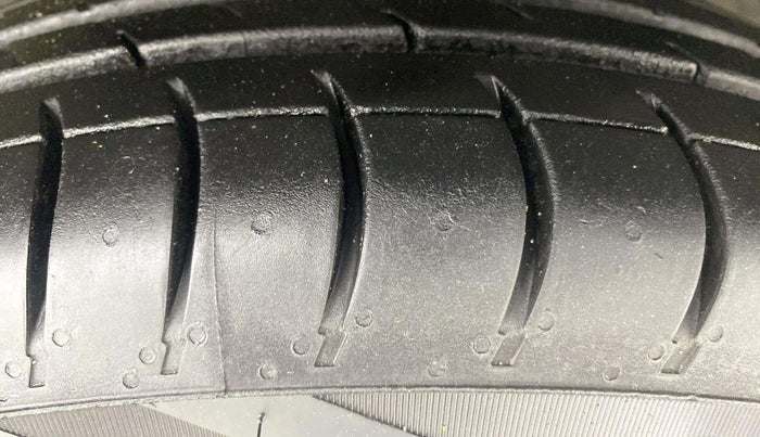 2019 Maruti Swift VXI, Petrol, Manual, 78,233 km, Right Front Tyre Tread