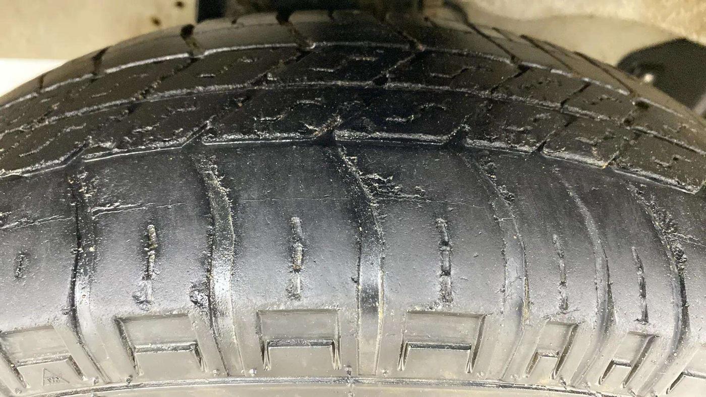 2020 Maruti Eeco 5 STR WITH A/C+HTR, Petrol, Manual, 22,918 km, Left Front Tyre Tread