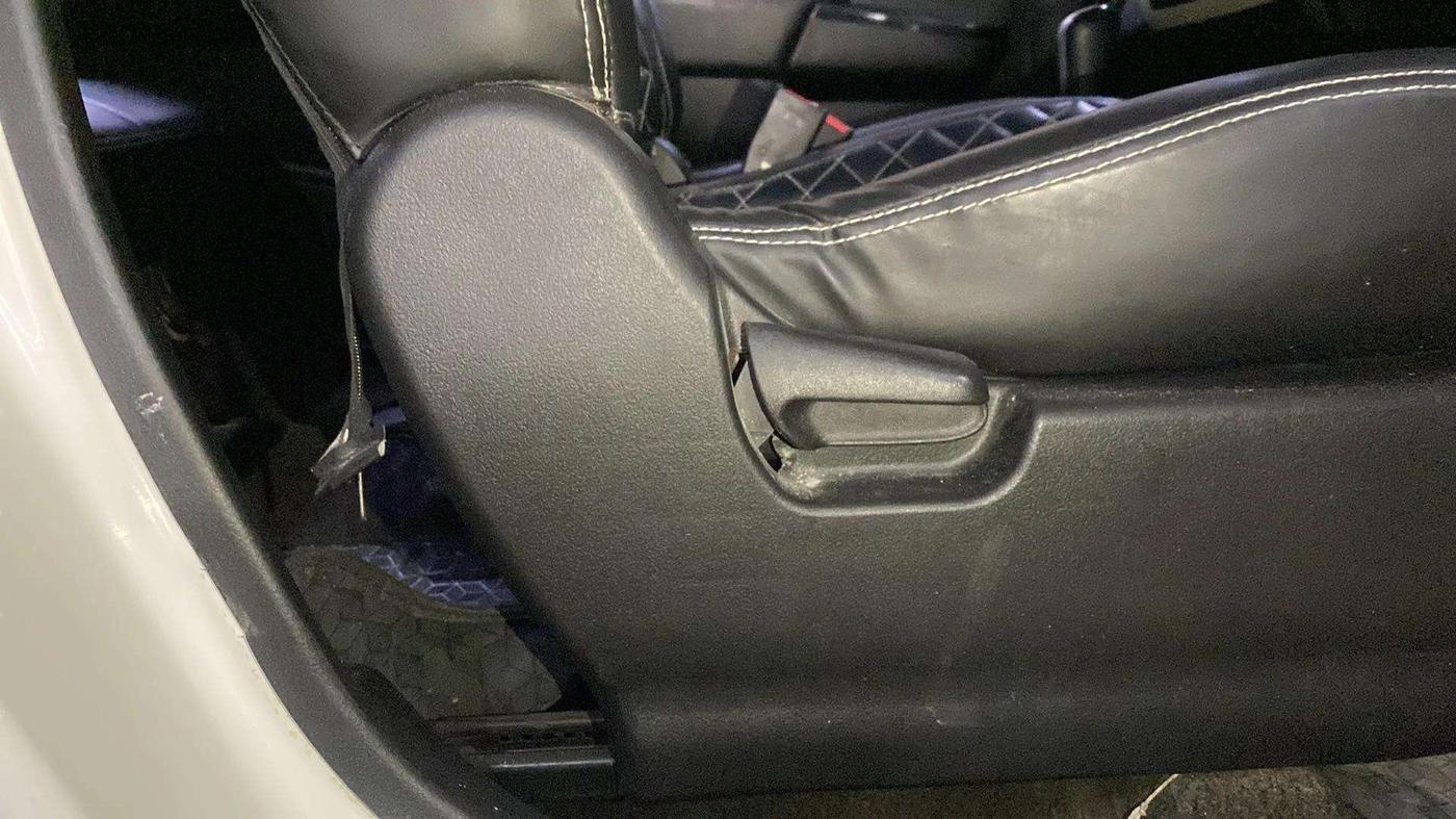 2017 Maruti Wagon R 1.0 VXI AMT, Petrol, Automatic, 89,673 km, Driver Side Adjustment Panel