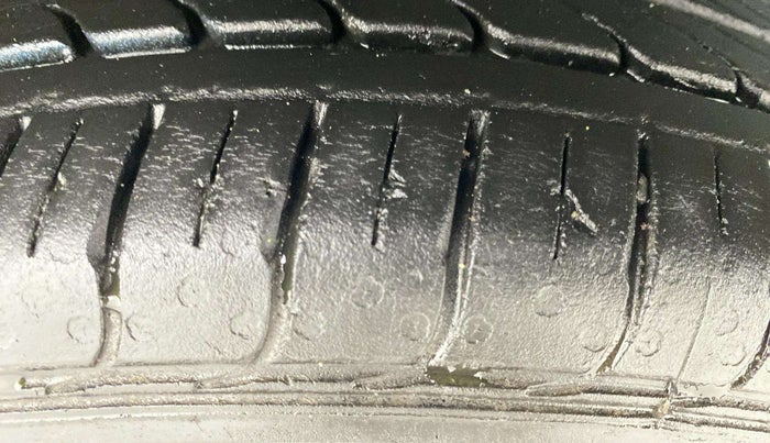 2016 Maruti Celerio VXI AMT, Petrol, Automatic, 67,858 km, Right Rear Tyre Tread