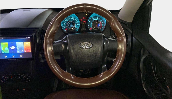 2019 Mahindra XUV500 W5, Diesel, Manual, 87,334 km, Steering Wheel Close Up