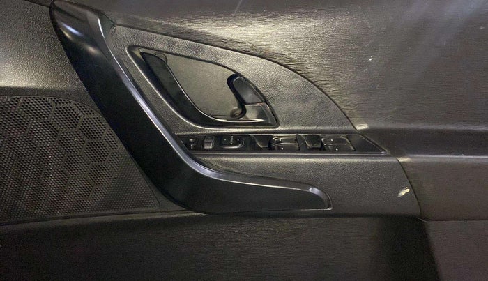 2019 Mahindra XUV500 W5, Diesel, Manual, 87,334 km, Driver Side Door Panels Control