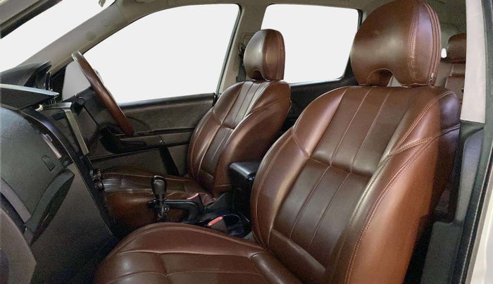 2019 Mahindra XUV500 W5, Diesel, Manual, 87,334 km, Right Side Front Door Cabin