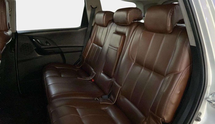 2019 Mahindra XUV500 W5, Diesel, Manual, 87,334 km, Right Side Rear Door Cabin