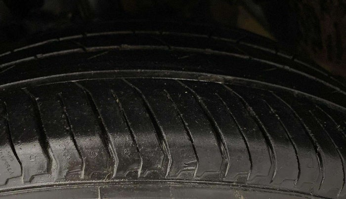 2019 Tata NEXON XM PETROL, CNG, Manual, 65,596 km, Left Front Tyre Tread