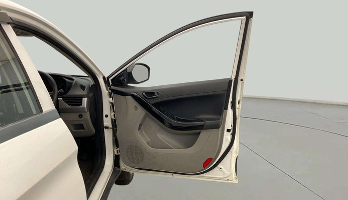 2019 Tata NEXON XM PETROL, CNG, Manual, 65,596 km, RHS Front Door