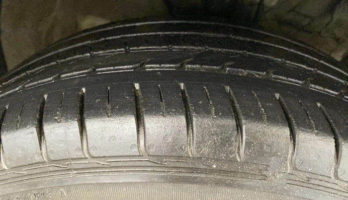 2017 Hyundai Creta E PLUS 1.6 PETROL, Petrol, Manual, 39,670 km, Right Front Tyre Tread