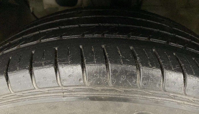 2017 Hyundai Creta E PLUS 1.6 PETROL, Petrol, Manual, 39,670 km, Left Front Tyre Tread