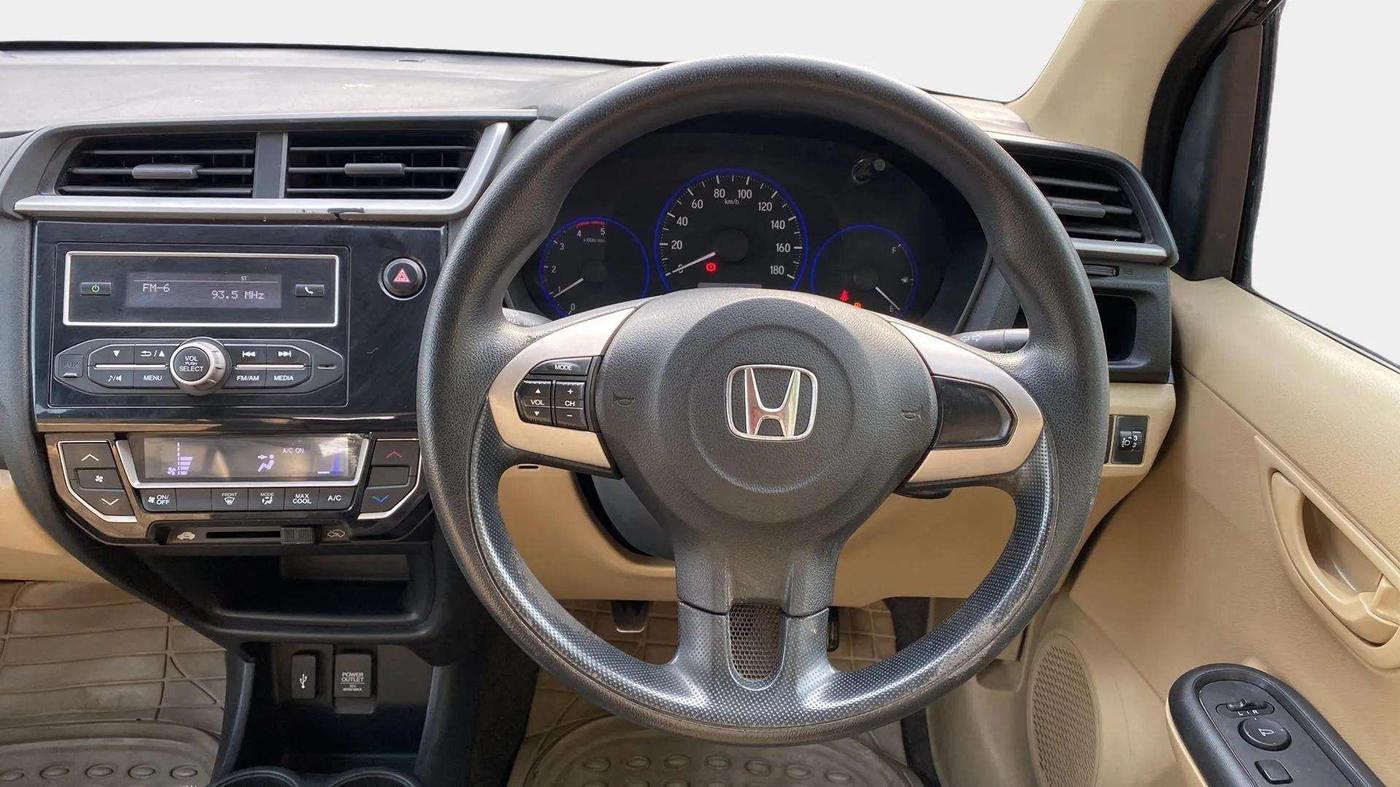 2016 Honda Amaze 1.5L I-DTEC S, Diesel, Manual, 70,807 km, Steering Wheel Close Up