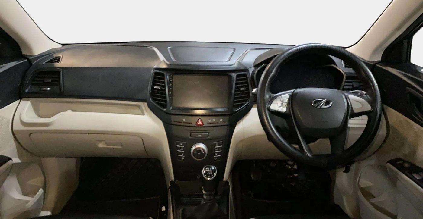 2022 Mahindra XUV300 W6 1.2 PETROL, Petrol, Manual, 42,168 km, Dashboard