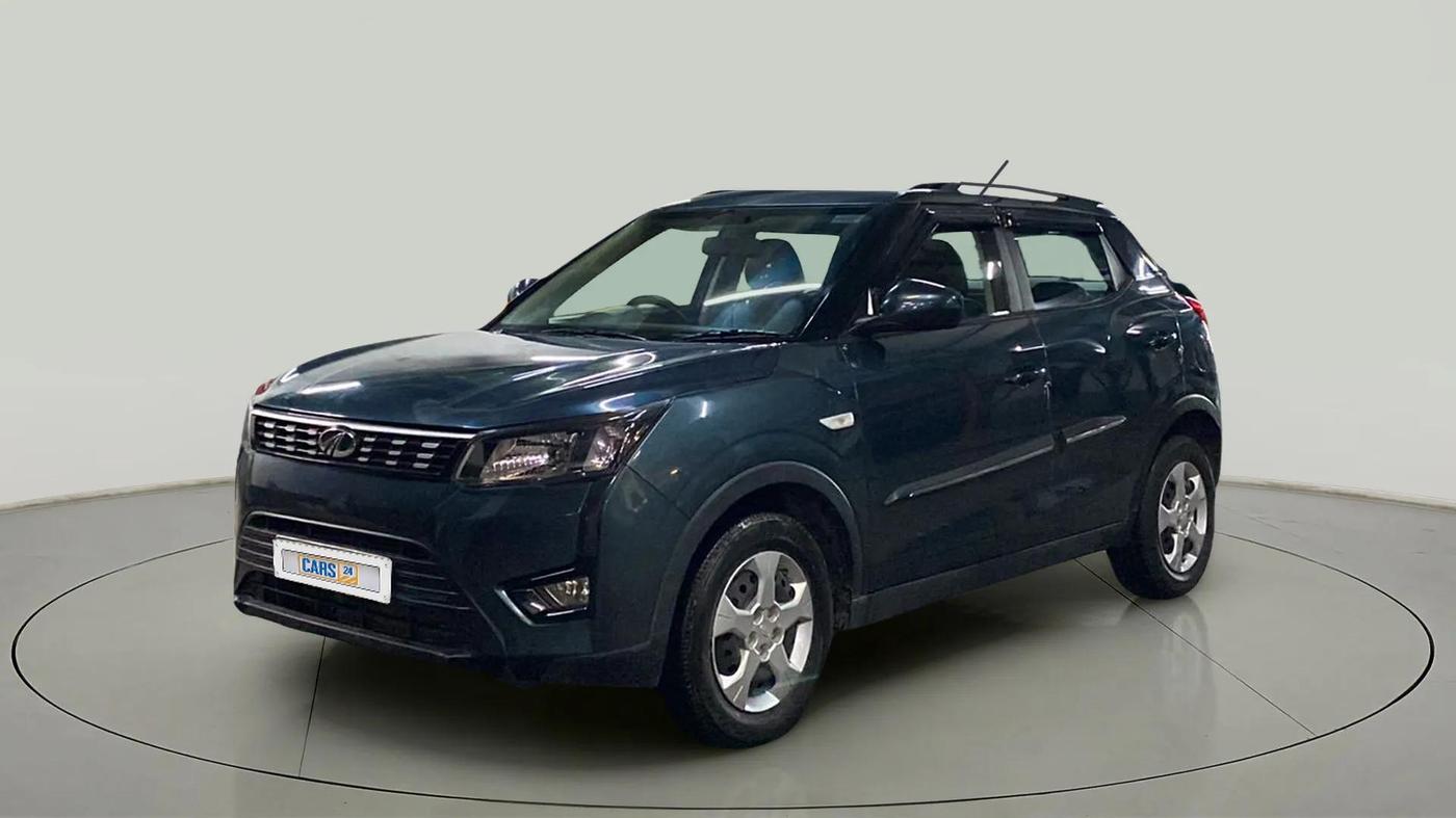 2022 Mahindra XUV300 W6 1.2 PETROL, Petrol, Manual, 42,168 km, Left Front Diagonal