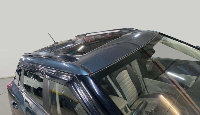 2022 Mahindra XUV300 W6 1.2 PETROL, Petrol, Manual, 42,143 km, Roof