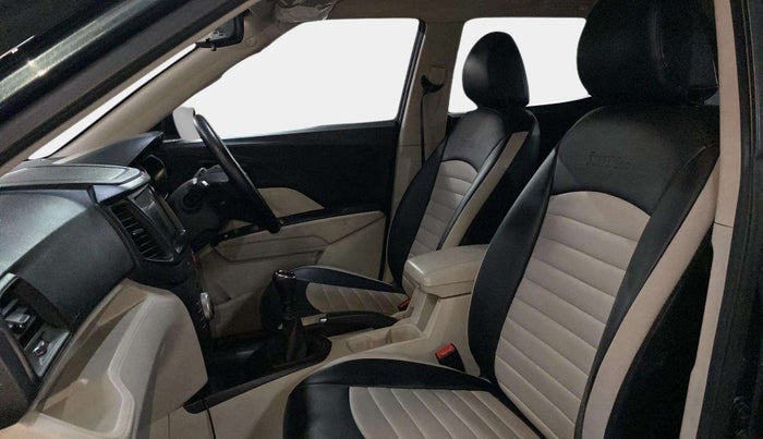 2022 Mahindra XUV300 W6 1.2 PETROL, Petrol, Manual, 42,143 km, Right Side Front Door Cabin