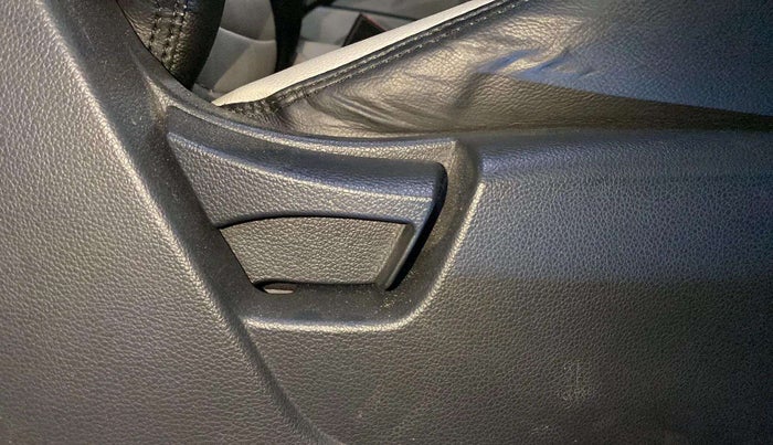 2022 Mahindra XUV300 W6 1.2 PETROL, Petrol, Manual, 42,143 km, Driver Side Adjustment Panel