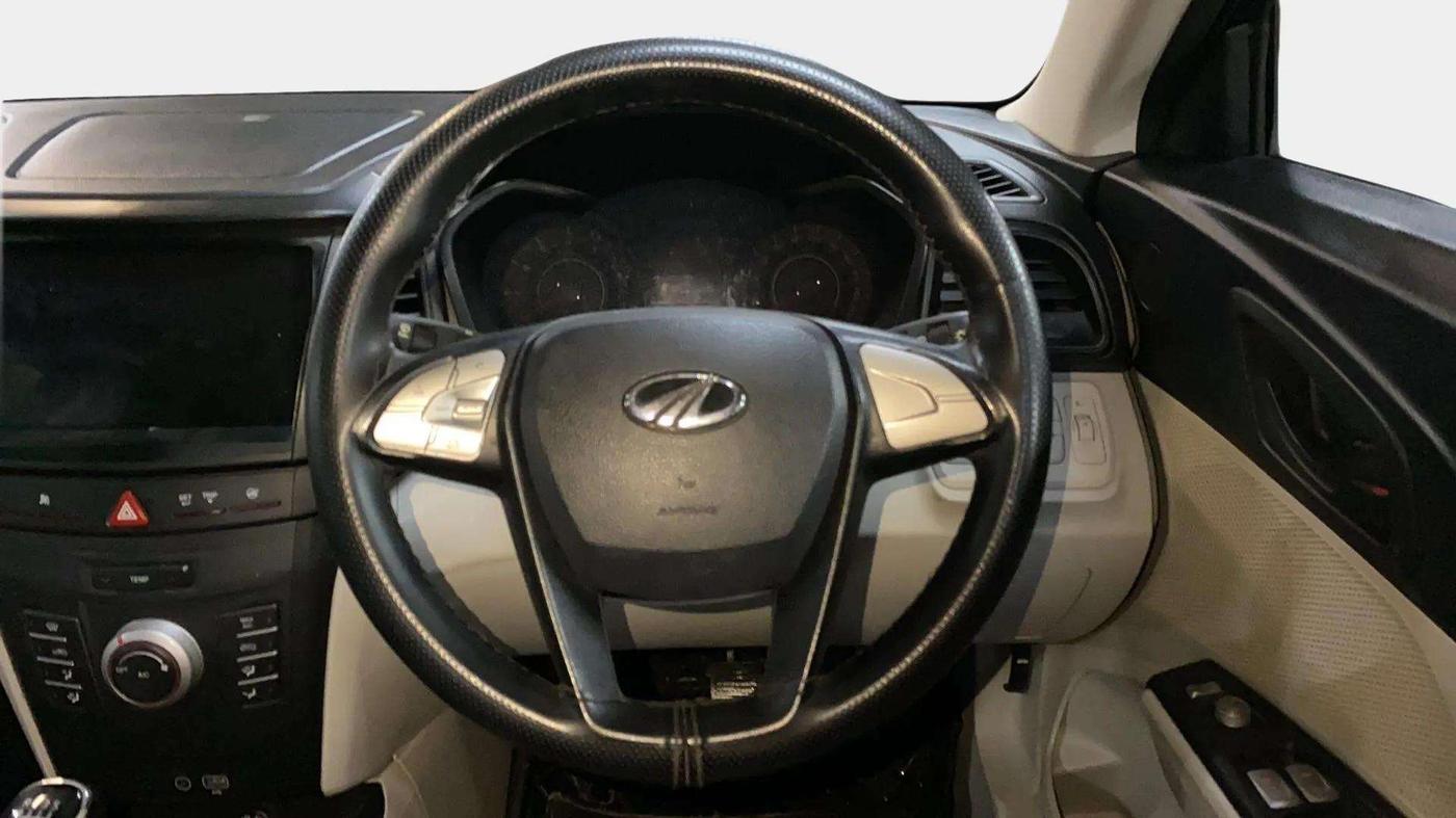 2022 Mahindra XUV300 W6 1.2 PETROL, Petrol, Manual, 42,168 km, Steering Wheel Close Up