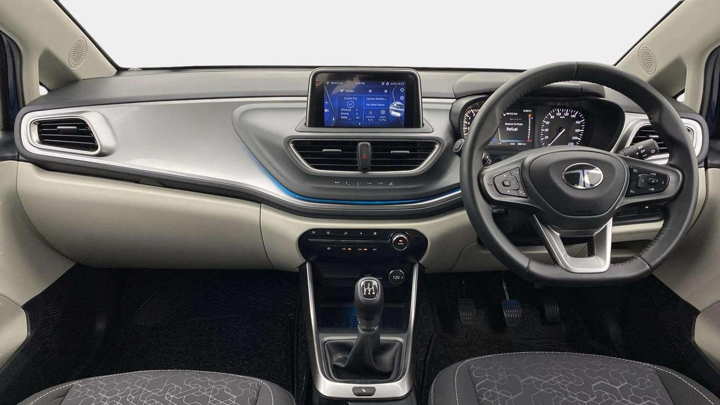 2024 Tata ALTROZ XZ + SUNROOF, Petrol, Manual, 5,036 km, Dashboard