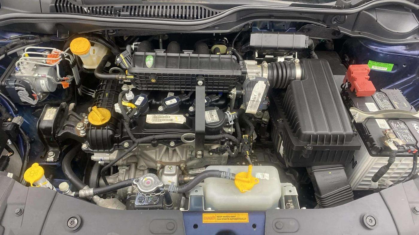 2024 Tata ALTROZ XZ + SUNROOF, Petrol, Manual, 5,036 km, Engine View