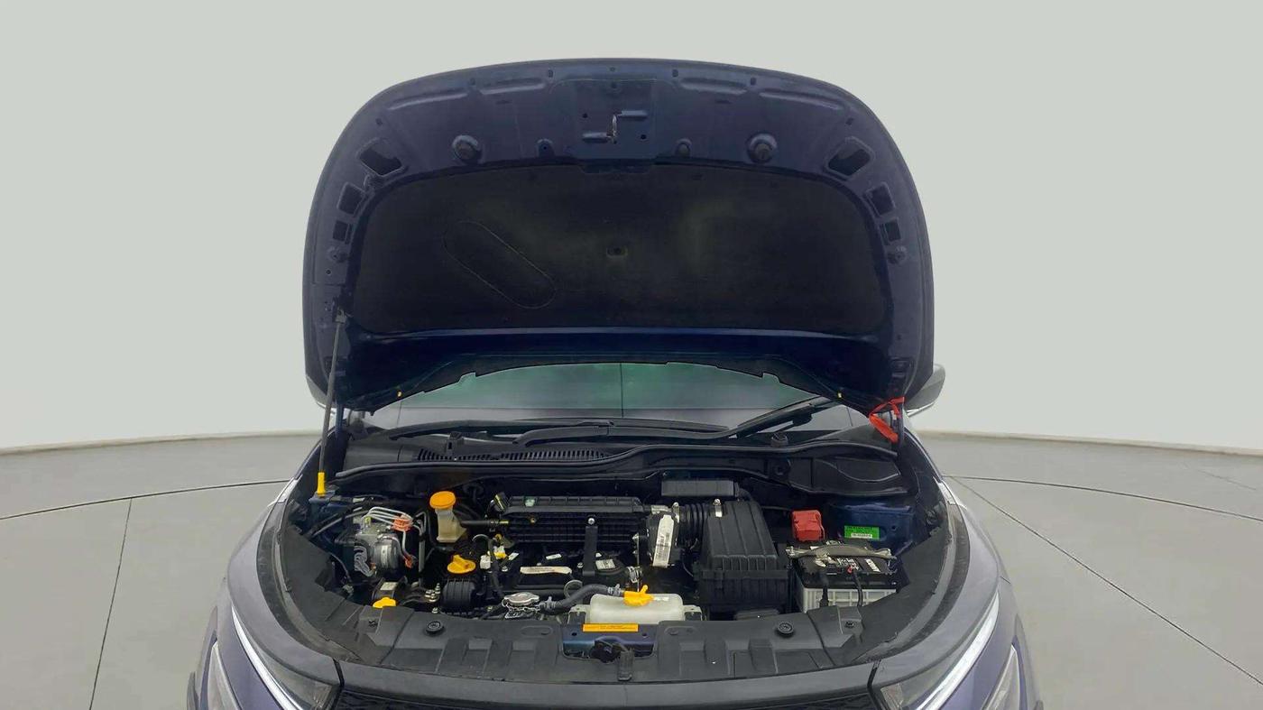 2024 Tata ALTROZ XZ + SUNROOF, Petrol, Manual, 5,036 km, Open Bonet