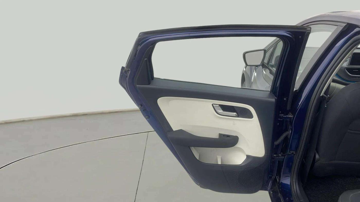 2024 Tata ALTROZ XZ + SUNROOF, Petrol, Manual, 5,036 km, LHS Rear Door