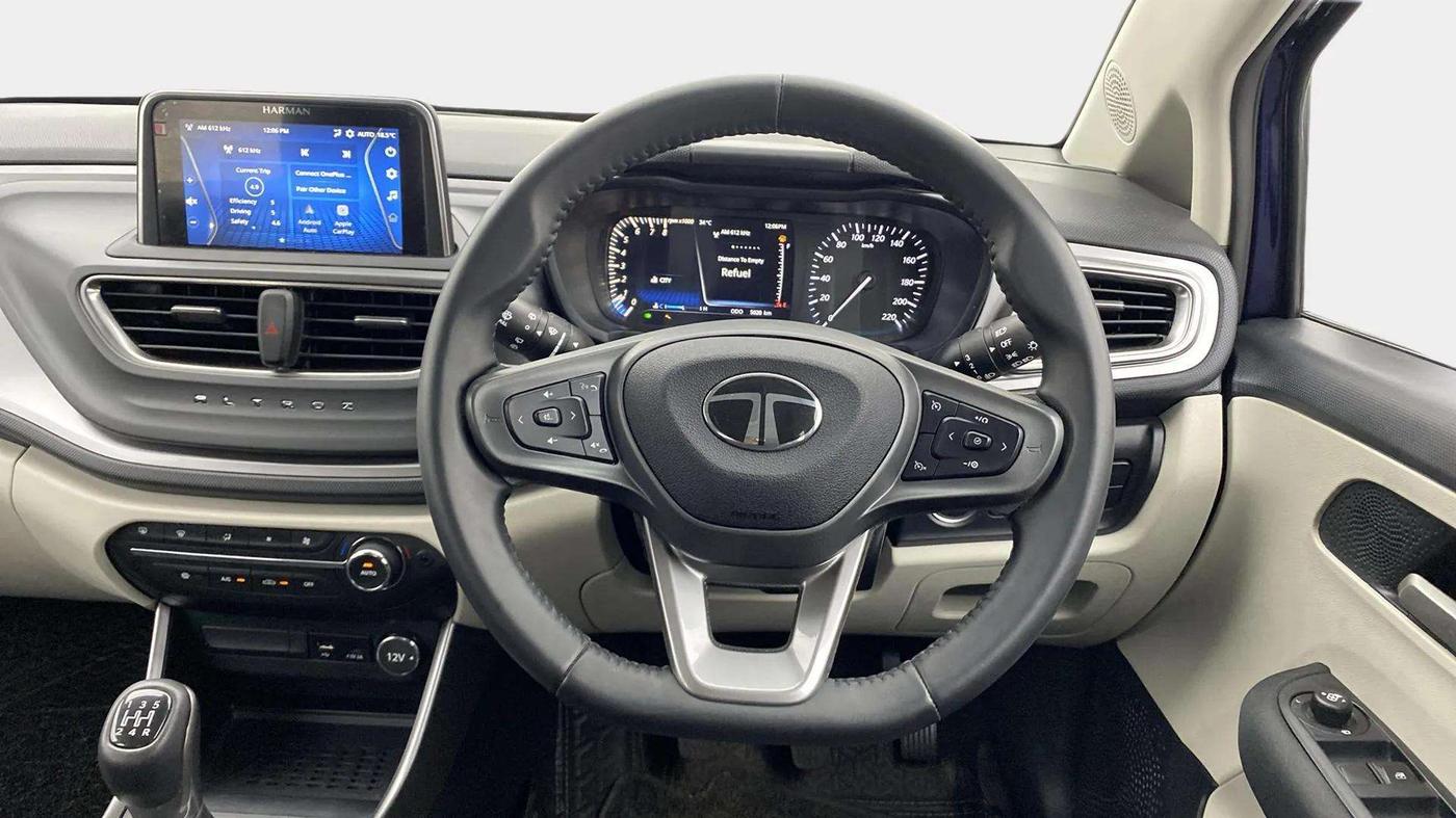 2024 Tata ALTROZ XZ + SUNROOF, Petrol, Manual, 5,036 km, Steering Wheel Close Up