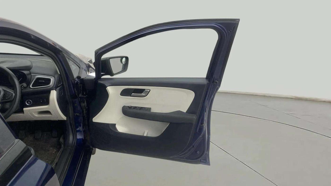 2024 Tata ALTROZ XZ + SUNROOF, Petrol, Manual, 5,036 km, RHS Front Door