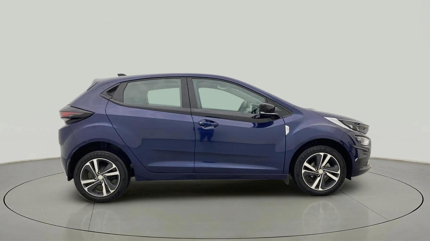 2024 Tata ALTROZ XZ + SUNROOF, Petrol, Manual, 5,036 km, Right Side View