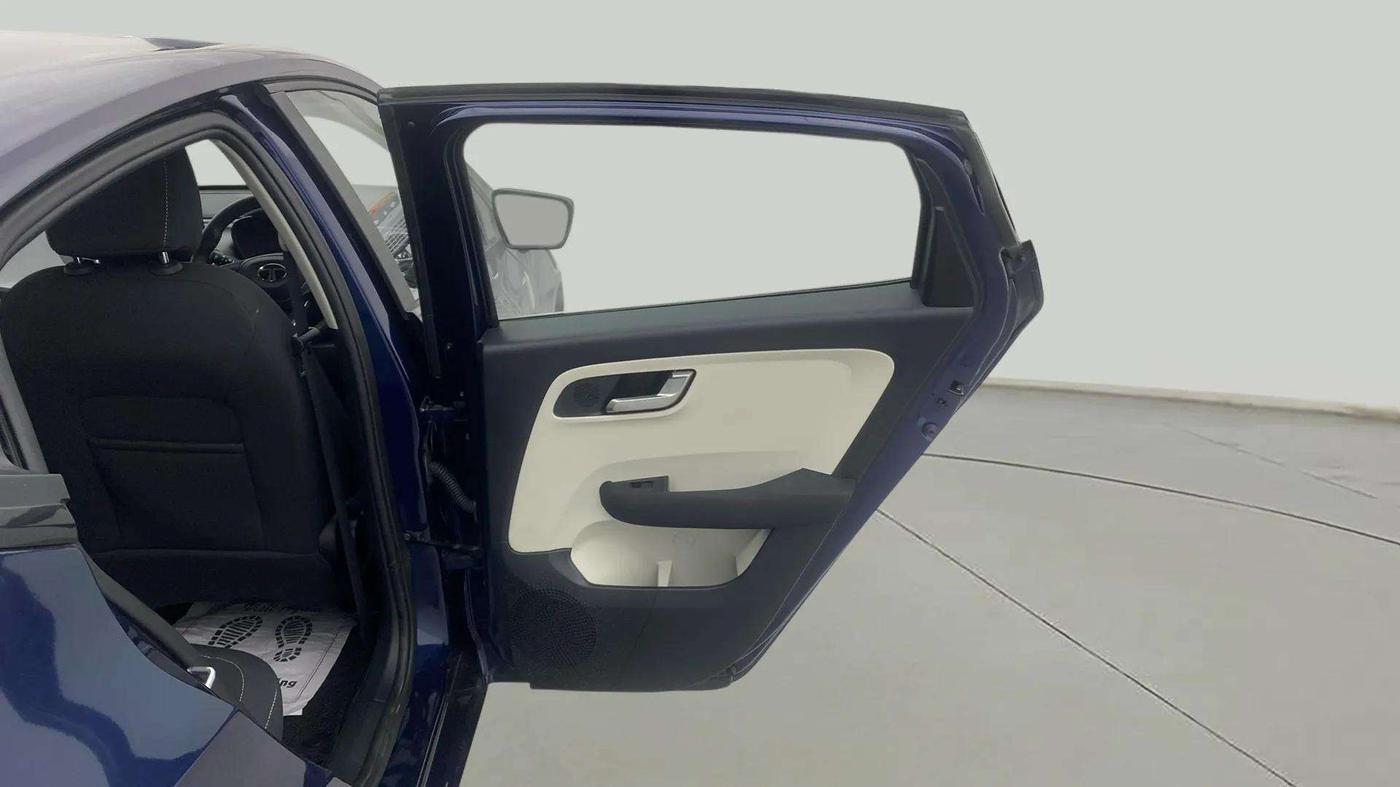 2024 Tata ALTROZ XZ + SUNROOF, Petrol, Manual, 5,036 km, RHS Rear Door