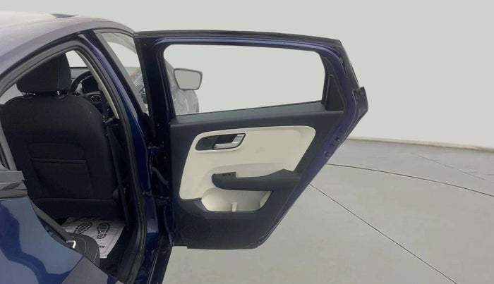 2024 Tata ALTROZ XZ + SUNROOF, Petrol, Manual, 5,016 km, RHS Rear Door
