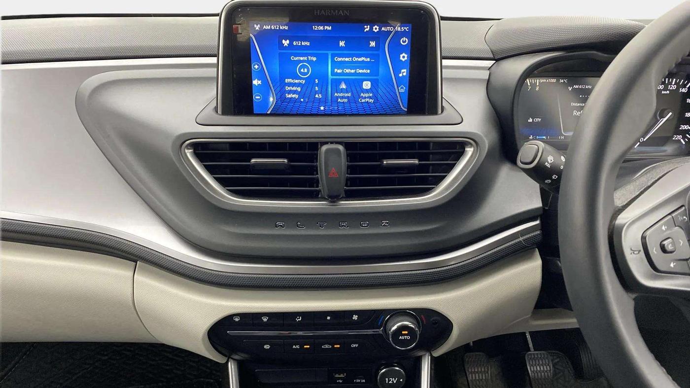 2024 Tata ALTROZ XZ + SUNROOF, Petrol, Manual, 5,036 km, Air Conditioner