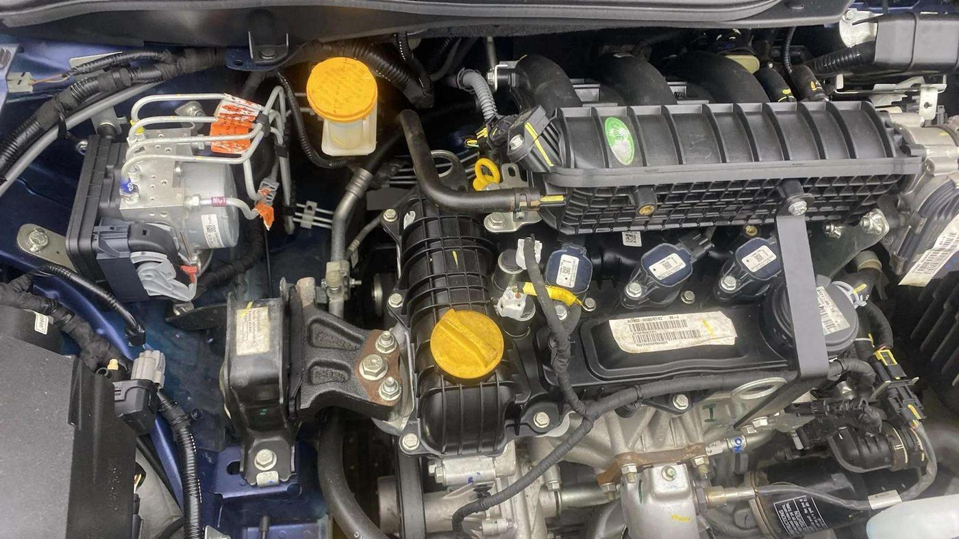 2024 Tata ALTROZ XZ + SUNROOF, Petrol, Manual, 5,036 km, Engine View - Right