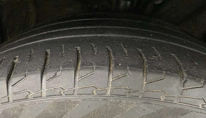2021 KIA SELTOS HTX 1.5 DIESEL, Diesel, Manual, 76,376 km, Right Front Tyre Tread
