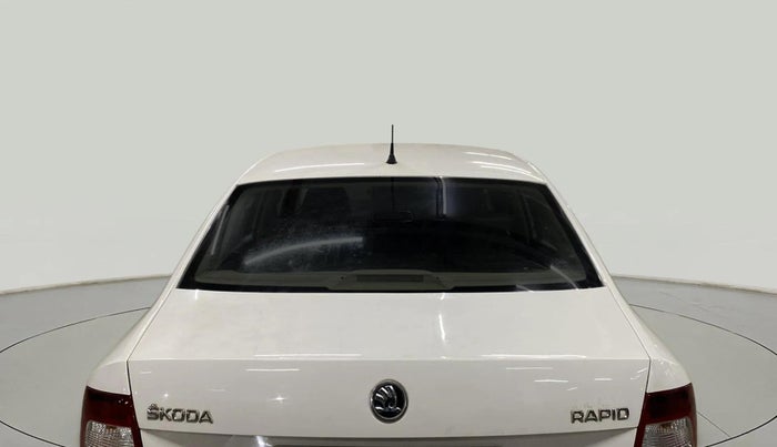 2018 Skoda Rapid AMBITION 1.6 MPI MT, Petrol, Manual, 42,391 km, Rear Windshield