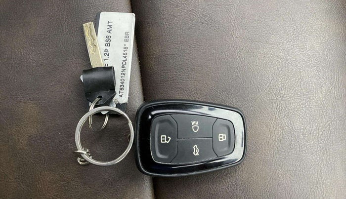 2022 Tata PUNCH CREATIVE  AMT, Petrol, Automatic, 39,917 km, Key Close Up