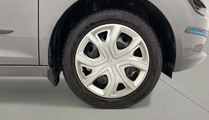 2024 Tata ALTROZ XM PLUS CNG, CNG, Manual, 13,283 km, Right Front Wheel
