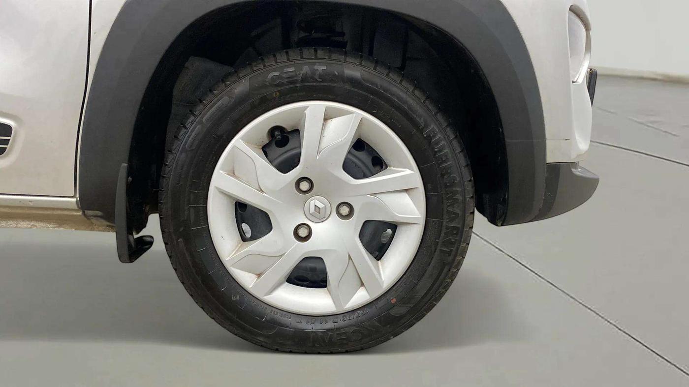 2024 Renault Kwid RXT 1.0 AMT, Petrol, Automatic, 3,655 km, Right Front Wheel
