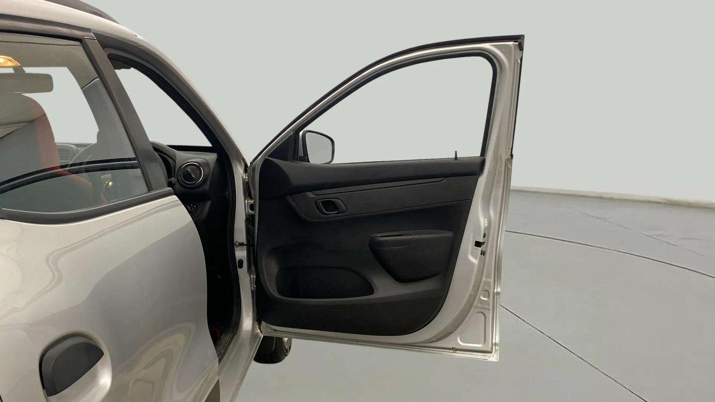 2024 Renault Kwid RXT 1.0 AMT, Petrol, Automatic, 3,655 km, RHS Front Door