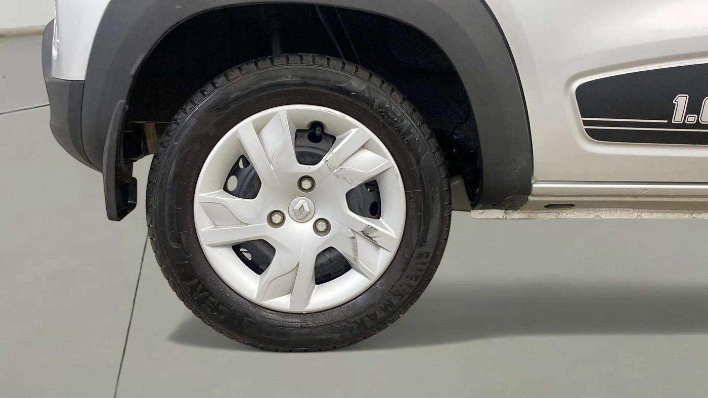 2024 Renault Kwid RXT 1.0 AMT, Petrol, Automatic, 3,655 km, Right Rear Wheel