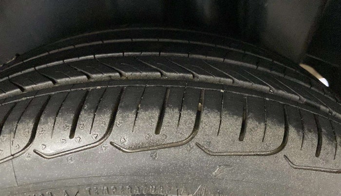 2020 Maruti Ciaz ALPHA  AT 1.5 SHVS PETROL, Petrol, Automatic, 64,524 km, Left Front Tyre Tread