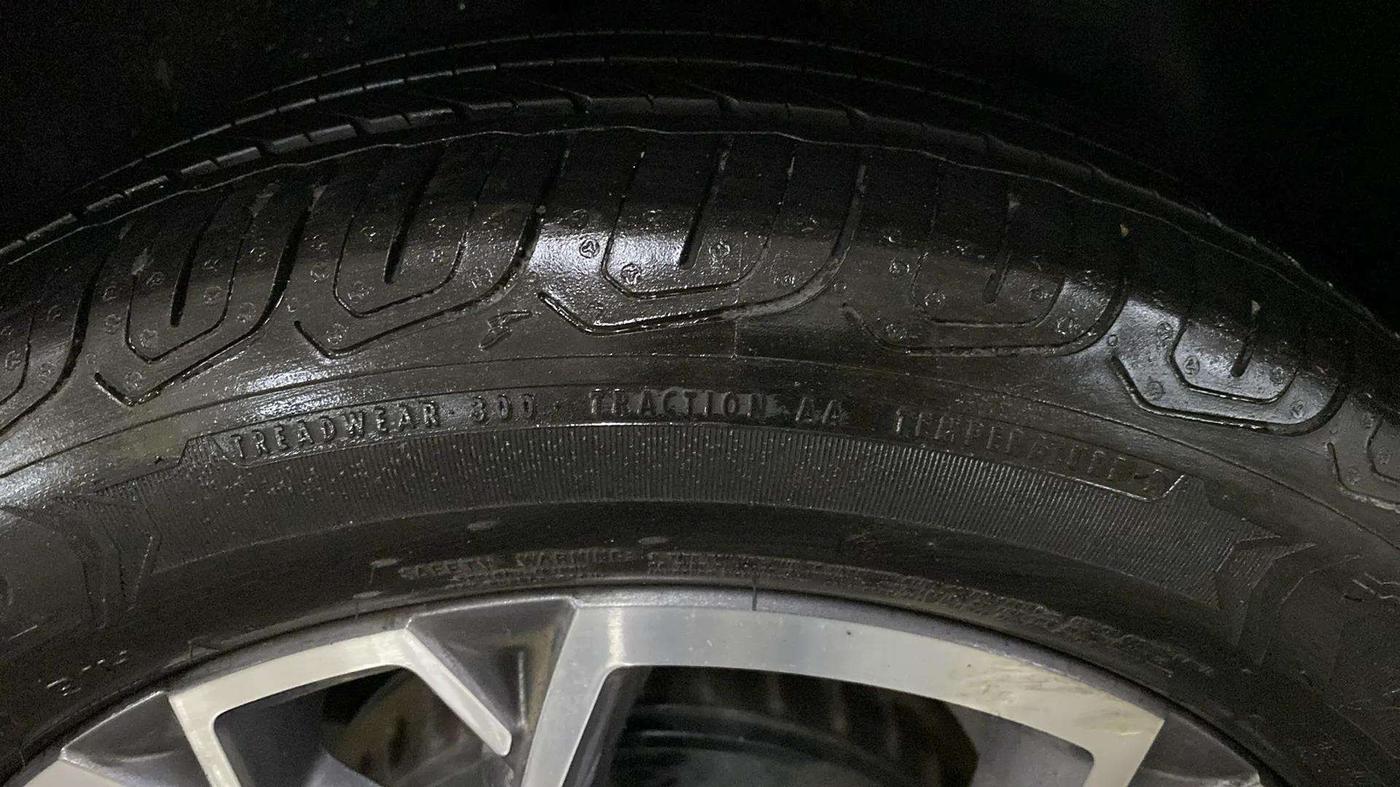 2022 Skoda KUSHAQ STYLE 1.0L TSI AT, Petrol, Automatic, 8,185 km, Left Rear Tyre Tread