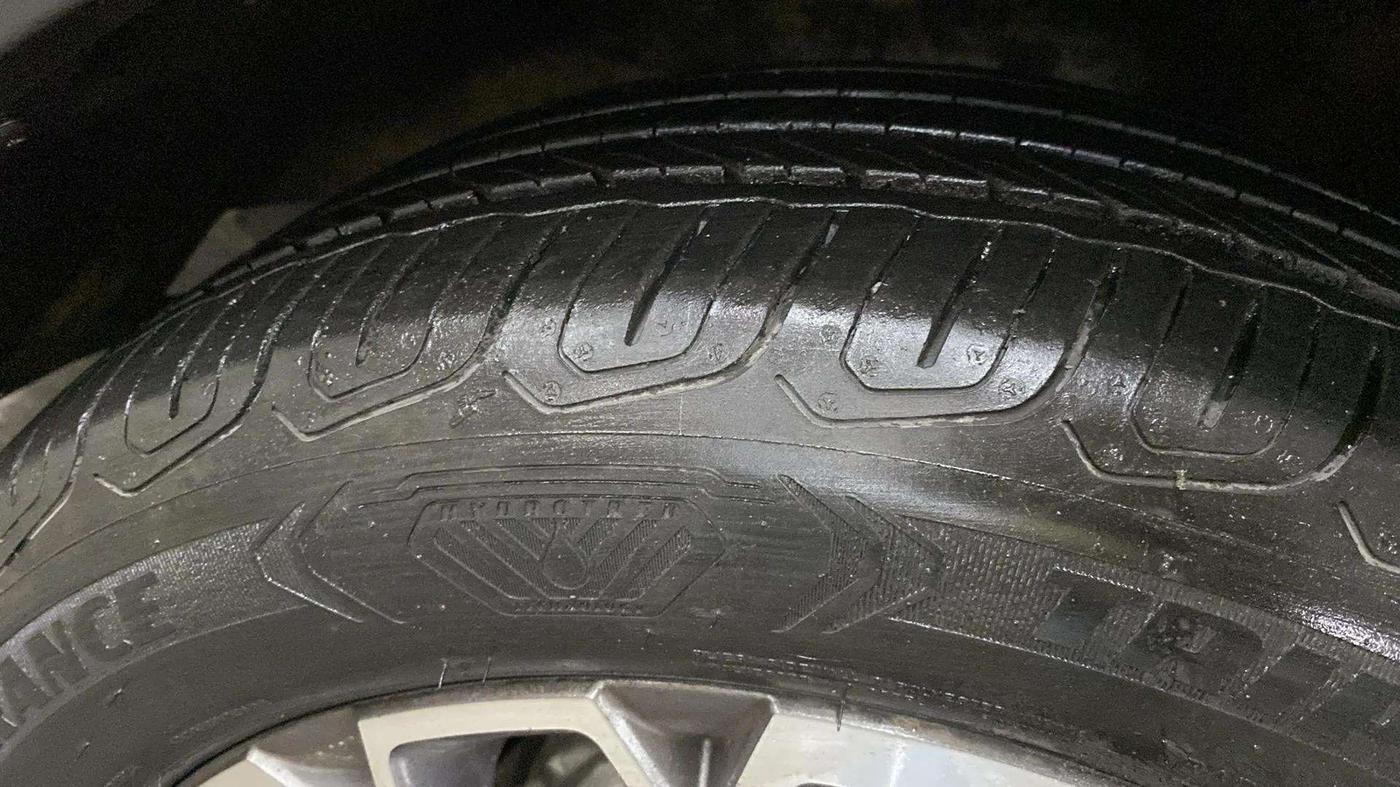 2022 Skoda KUSHAQ STYLE 1.0L TSI AT, Petrol, Automatic, 8,185 km, Left Front Tyre Tread