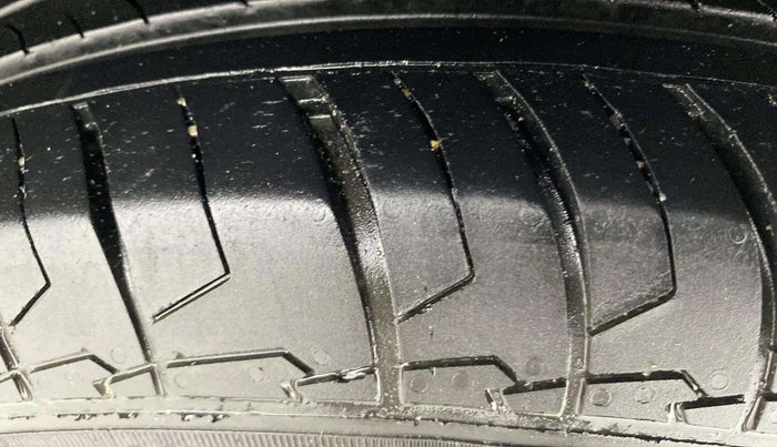 2022 Maruti Dzire VXI, Petrol, Manual, 21,527 km, Left Rear Tyre Tread