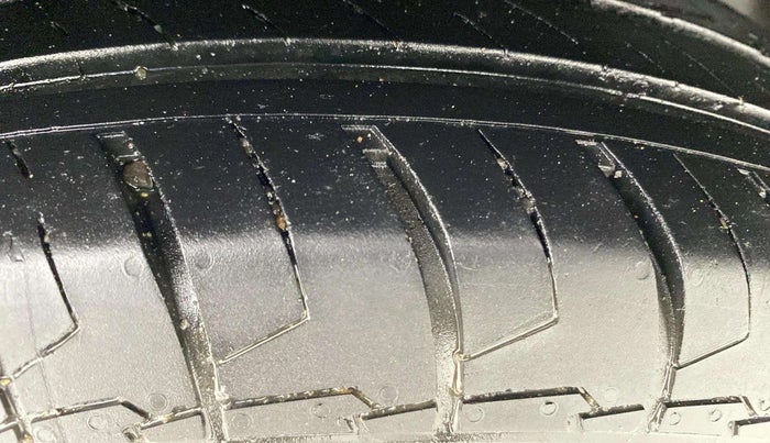2022 Maruti Dzire VXI, Petrol, Manual, 21,527 km, Right Rear Tyre Tread