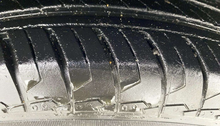 2022 Maruti Dzire VXI, Petrol, Manual, 21,527 km, Right Front Tyre Tread