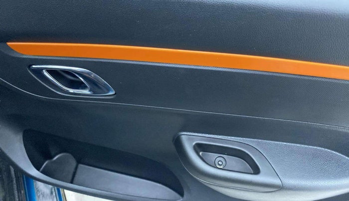 2021 Renault Kwid CLIMBER 1.0 AMT (O), Petrol, Automatic, 35,279 km, Driver Side Door Panels Control