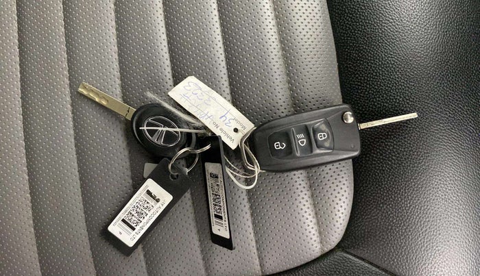 2019 Tata NEXON XM PETROL, Petrol, Manual, 57,924 km, Key Close Up