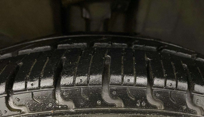 2017 Renault Kwid RXL, Petrol, Manual, 17,070 km, Right Front Tyre Tread