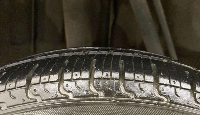 2017 Renault Kwid RXL, Petrol, Manual, 17,070 km, Right Rear Tyre Tread