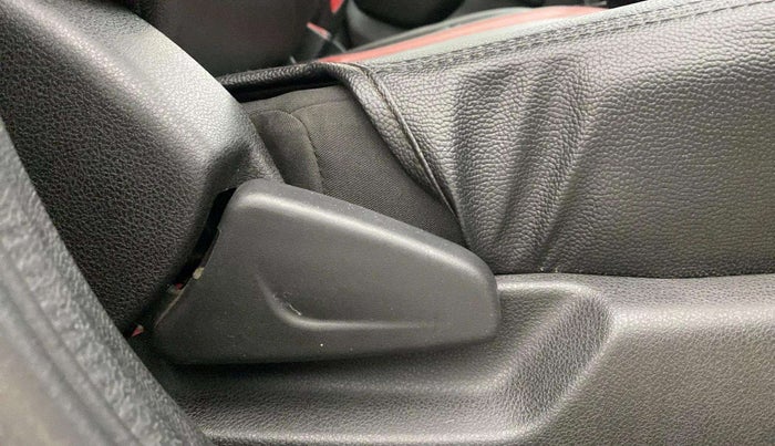 2017 Renault Kwid RXL, Petrol, Manual, 17,070 km, Driver Side Adjustment Panel