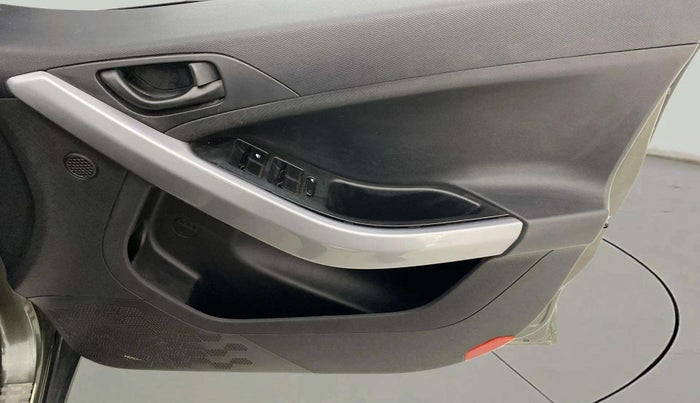 2021 Tata NEXON XM SUNROOF PETROL, Petrol, Manual, 94,777 km, Driver Side Door Panels Control