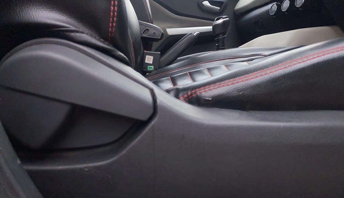 2022 Nissan MAGNITE XL, Petrol, Manual, 74,790 km, Driver Side Adjustment Panel